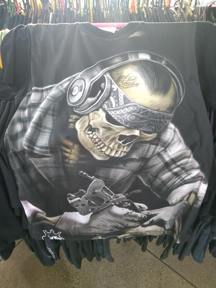 CAMISETA PRETA CAVEIRA TATUADOR